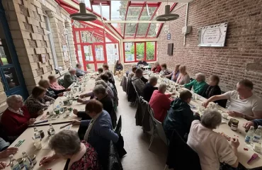 Pas une semaine ne passe sans que les animateurs du CCAS de Saint-Quentin n'organisent des ateliers ou des jeux de société. Ici, loto au béguinage Bellevue. • © CCAS de Saint-Quentin