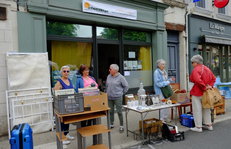 Le vide-greniers de Béguin'âge Val de Cher au Tiers-vieux de Bléré